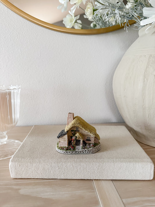 Vintage 1982 David Winter Cottage