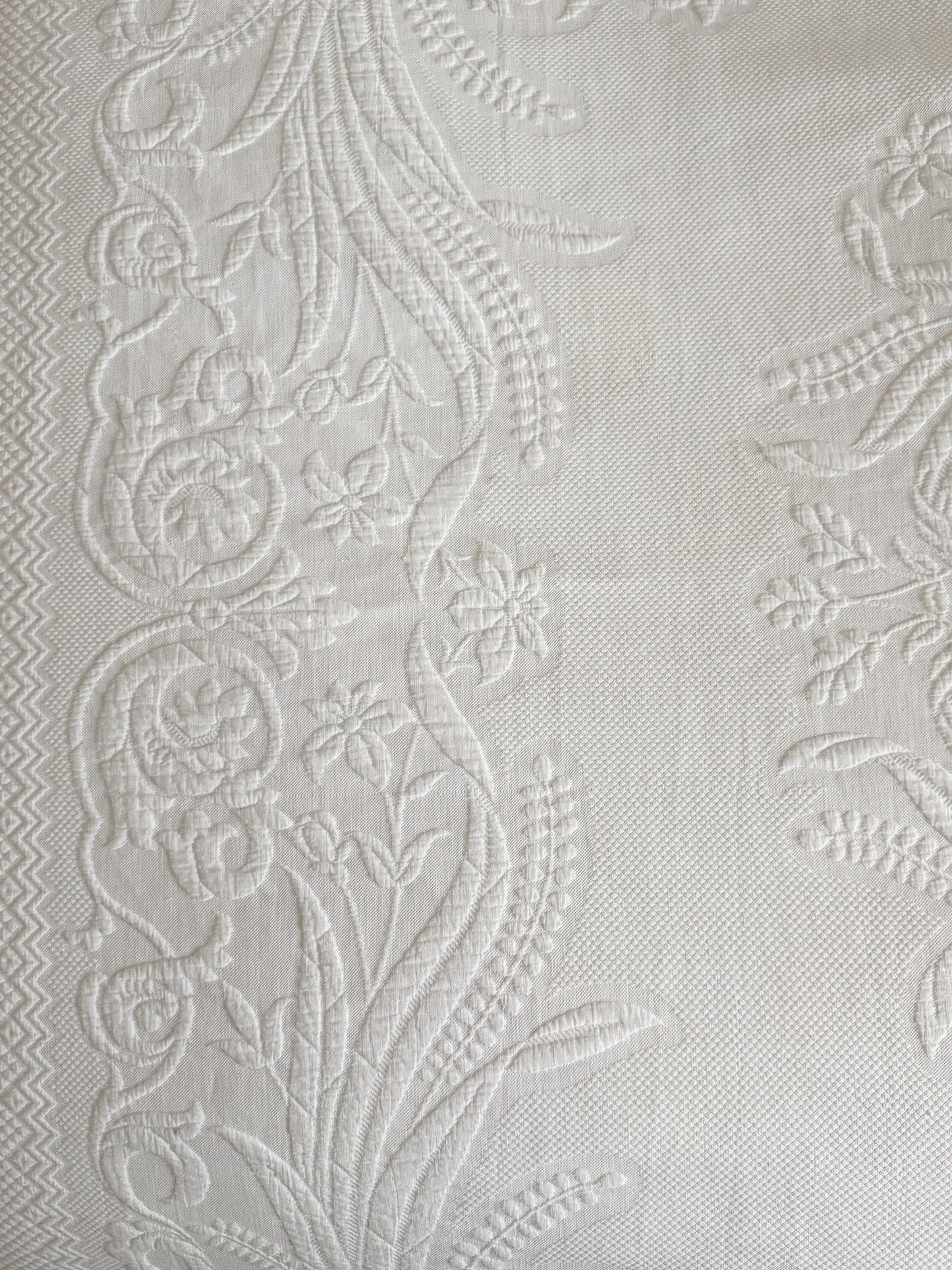 Vintage White Floral Matelassé Coverlet