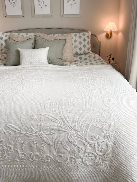 Vintage White Floral Matelassé Coverlet