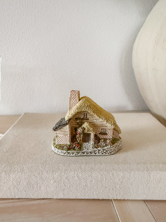 Vintage 1982 David Winter Cottage